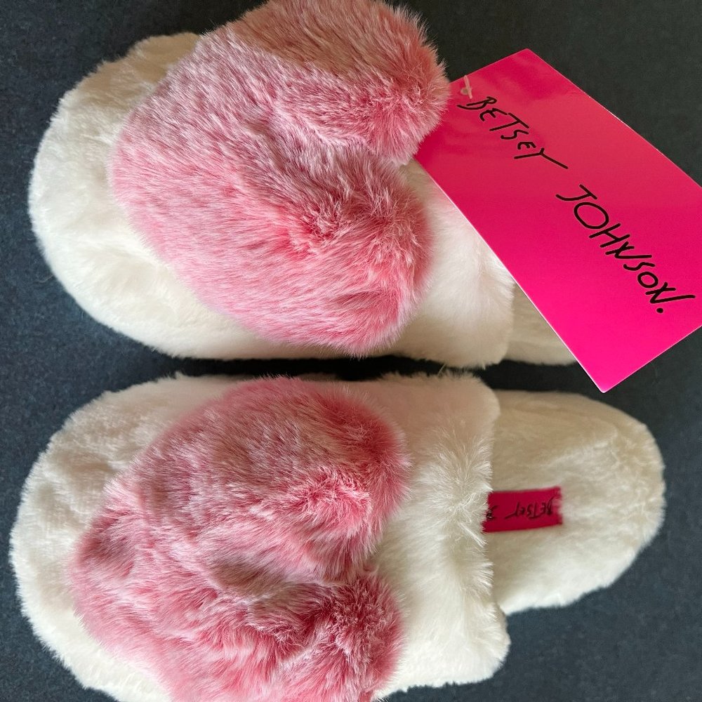 NWT BETSEY JOHNSON WHITE WITH PINK HEART SLIPPERS - Picture 5 of 5
